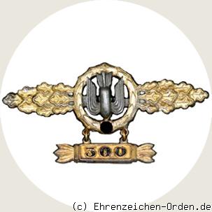 Frontflugspange für Kampf- und Sturzkampfflieger in Gold mit  Einsatzzahl 300