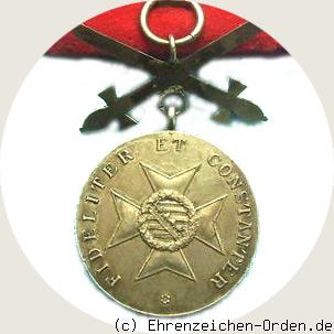 Silberne Verdienstmedaille des Herzoglich Sachsen-Ernestinischen Hausordens mit Schwertern am Ring 1935 R&uuml;ckseite